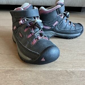 Keen hiking boots baby girls size 8